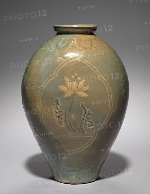 Flask with Inlaid Lotus Design, 1200s-1300s. Korea, Goryeo period (918-1392). Stoneware, celadon with inlaid decoration