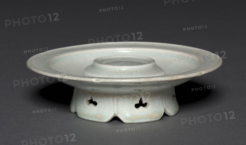 Cup and Stand (stand), 1100s. China, Southern Song dynasty (1127-1279). Glazed porcelain; diameter: 14 cm (5 1/2 in.); overall: 4 cm (1 9/16 in.).