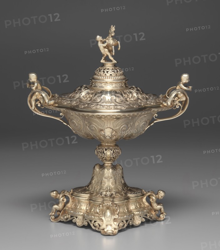 Centerpiece, 1838-1848. Charles-Nicolas Odiot (French, 1826-1868). Silver gilt; overall: 37 x 30.2 x 25.1 cm (14 9/16 x 11 7/8 x 9 7/8 in.).