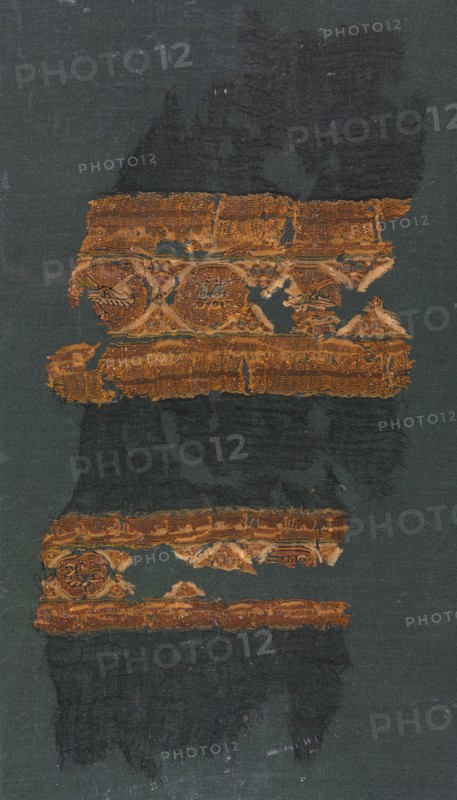 Tiraz with gold, 1075-1099. Egypt, Fatimid period. Plain weave with inwoven tapestry weave: linen, silk, and gold filé; overall: 29 x 14.8 cm (11 7/16 x 5 13/16 in.)