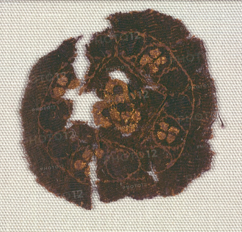 Round Segmentum from a Tunic, 300s - 400s. Egypt, Byzantine period, 4th - 5th century. Tapestry (probably inwoven in tabby ground); wool, linen, and gold foil around silk core; overall: 4.5 x 4.7 cm (1 3/4 x 1 7/8 in.)