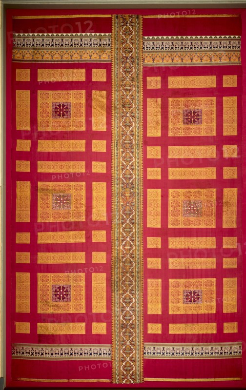 Alhambra Palace Silk Curtain, mid 1300s. Spain, Granada, Nasrid period. Silk; lampas weave; overall: 438.2 x 271.8 cm (172 1/2 x 107 in.)