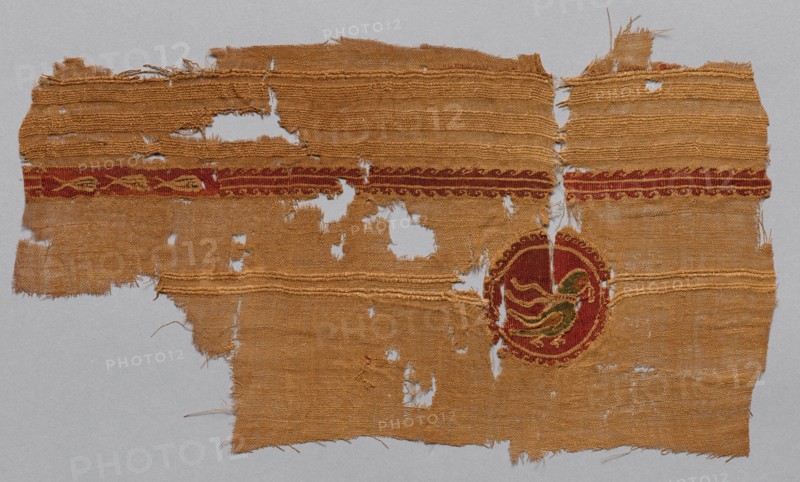 Fragment of Square Ornament with a Bird, 600s - 700s. Egypt, Umayyad period (?), 7th - 8th century. Tapestry (originally inwoven in tabby ground); linen and wool; overall: 5.7 x 5 cm (2 1/4 x 1 15/16 in.).