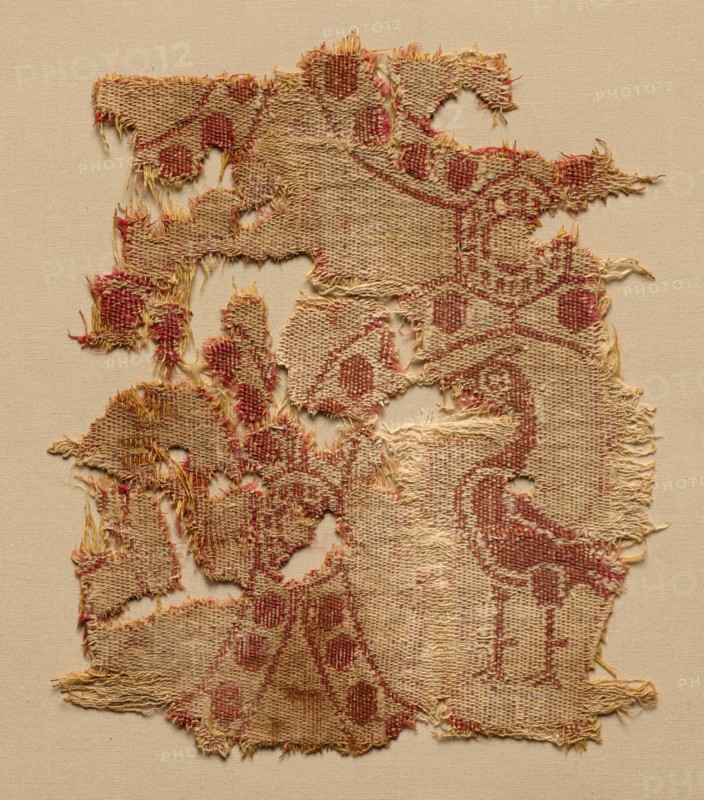 Fragment of roundels with single bird, 700s. Iran, Iraq, or Syria. Samite: wool and cotton; overall: 20 x 17.3 cm (7 7/8 x 6 13/16 in.)