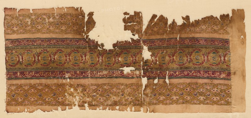 Tiraz with guilloche bands, 1100s. Egypt, Fatimid period. Plain weave with inwoven tapestry weave: linen and silk; overall: 27 x 63.2 cm (10 5/8 x 24 7/8 in.)