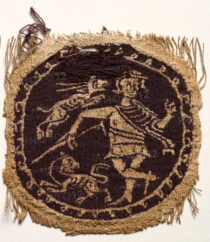 Segmentum, 700s - 900s. Egypt, Umayyad to Abbasid periods, 8th - 10th century. Tapestry weave; wool and linen; overall: 12.4 x 11.3 cm (4 7/8 x 4 7/16 in.)