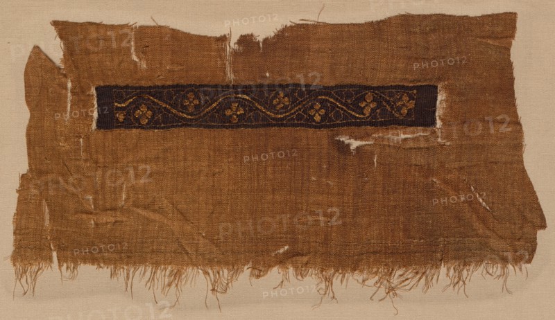 Fragment, Probably a Scarf, 300s - 400s. Egypt, Byzantine period, 4th-5th century. Tabby ground with inwoven tapestry ornament; linen, wool, and gold foil around gummed silk; overall: 11.5 x 21.9 cm (4 1/2 x 8 5/8 in.)