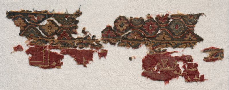 Tiraz with foliate band, 717-718. Egypt, Umayyad or Abbasid period. Tapestry weave: linen and wool; overall: 12.5 x 37.6 cm (4 15/16 x 14 13/16 in.)