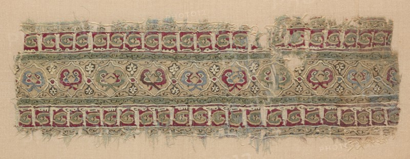 Fragment of Tiraz-Style Textile, 1100s. Egypt, Fatimid period, 12th century. Tabby ground with inwoven tapestry ornament; linen and silk; overall: 8.5 x 26 cm (3 3/8 x 10 1/4 in.)