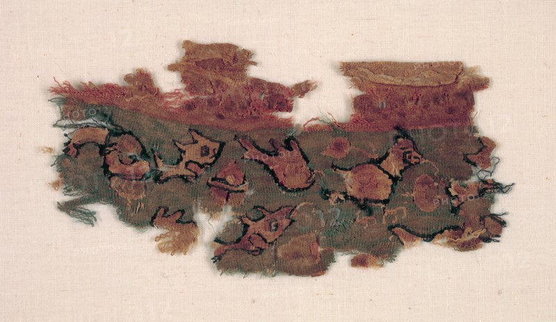 Fragment with Fish and Bird, 600s. Egypt, Umayyad period?, 7th century. Tabby weave with inwoven tapestry ornament, linen and wool; overall: 6 x 12.5 cm (2 3/8 x 4 15/16 in.).