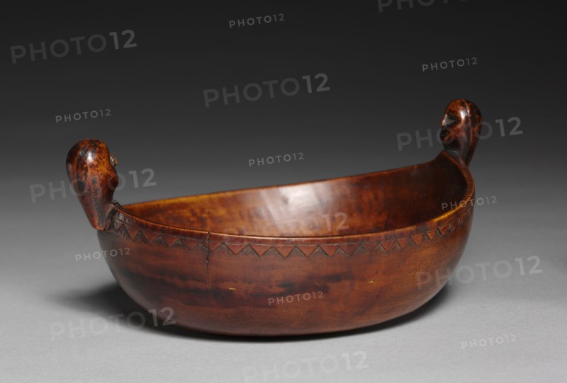 Bowl, late 1700s or early 1800s. Native North America, Woodlands, Great Lakes or Eastern Dakota (Santee Sioux), Post-contact Period, after 1870/1880. Maple?; overall: 9 x 20 x 14.6 cm (3 9/16 x 7 7/8 x 5 3/4 in.).