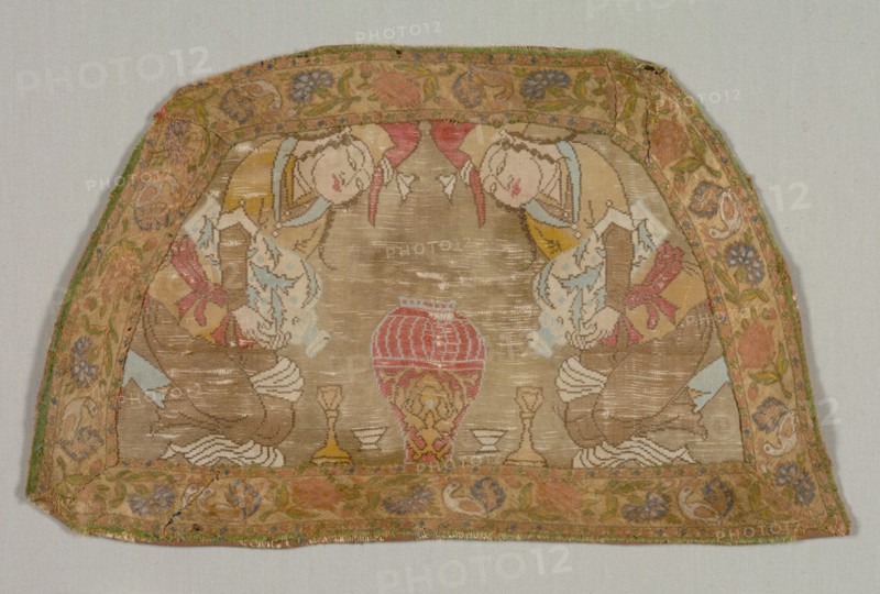 Fragment, 1600s. Iran, Safavid period, 17th century. Compound twill, silk; overall: 25.6 x 42.3 cm (10 1/16 x 16 5/8 in.)