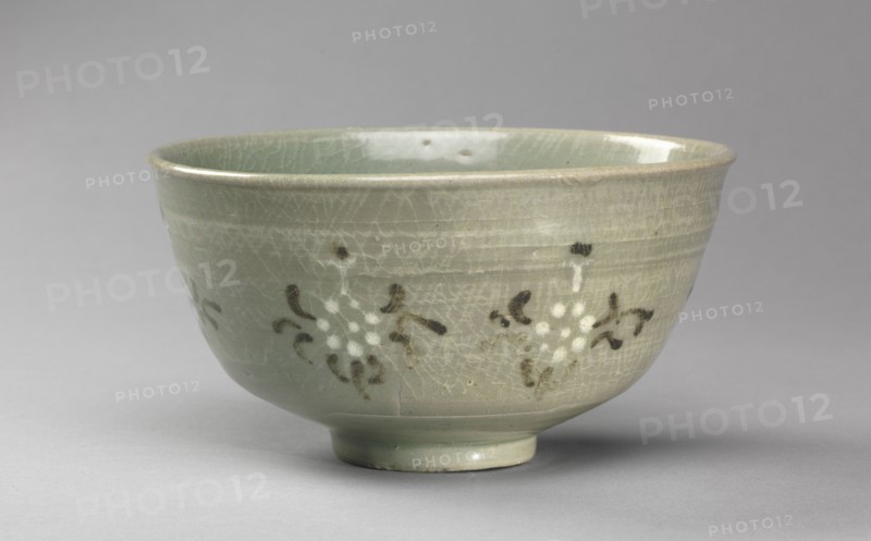 Bowl with Chrysanthemum Design, 1200s. Korea, Goryeo period (918-1392). Glazed stoneware with slip decoration; overall: 8.1 cm (3 3/16 in.); diameter of mouth: 15.5 cm (6 1/8 in.).