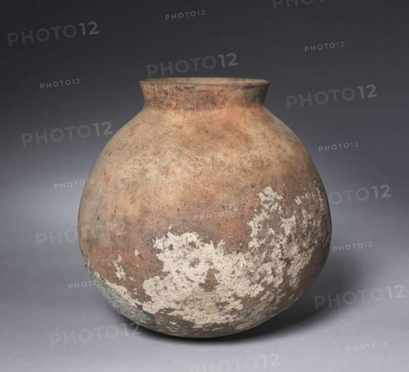Short-necked Storage Jar, 600s-300s BC. Korea, Bronze Age (1000-300 BC). Earthenware; outer diameter: 25.1 cm (9 7/8 in.); overall: 25.1 cm (9 7/8 in.).