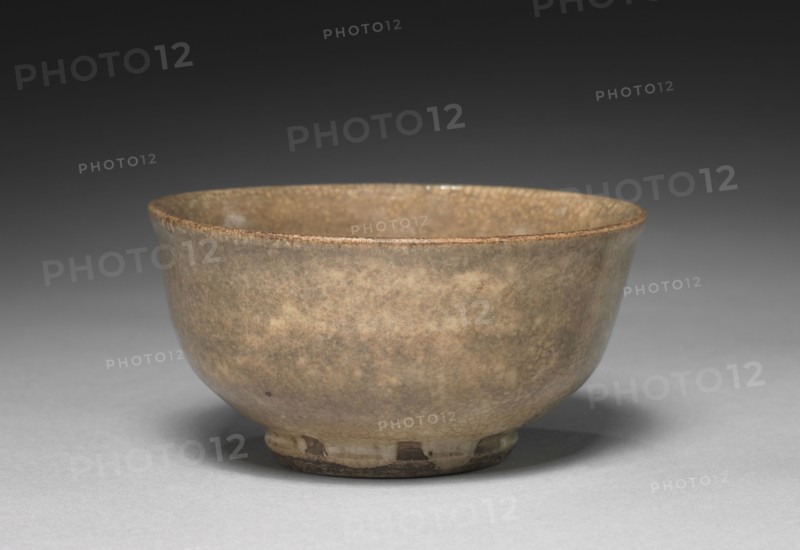 Bowl with White-slip Decorations, 1500s-1600s. Korea, Joseon dynasty (1392-1910). Glazed stoneware