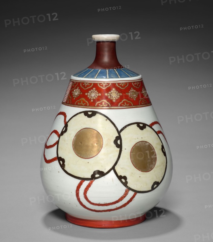 Bottle-Flask with Noh Theater Designs: Arita Ware, Imari Type, 18th century. Japan, Edo Period (1615-1868). Porcelain decorated with overglaze polychrome enamels; diameter: 18.2 cm (7 3/16 in.); overall: 25.6 cm (10 1/16 in.).