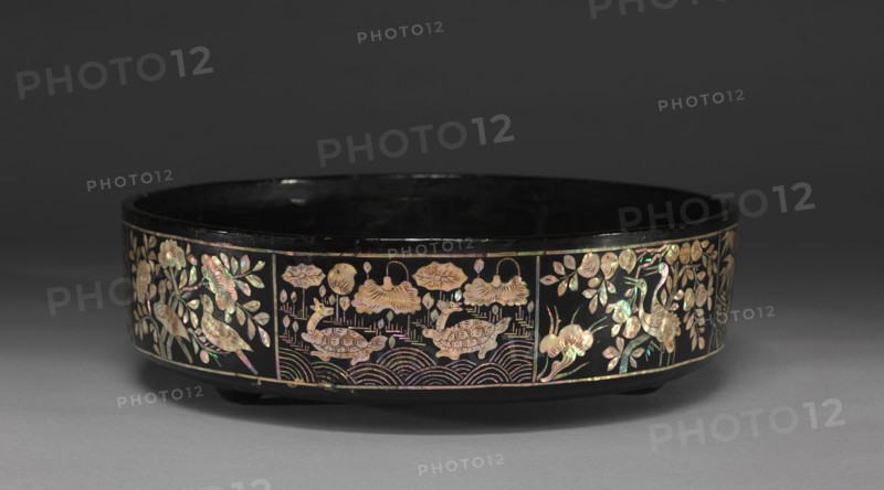 Box with Fish and Animal Design, 1800s. Korea, Joseon dynasty (1392-1910). Lacquer with mother-of-pearl inlay; diameter: 33.1 cm (13 1/16 in.); overall: 9.6 cm (3 3/4 in.).