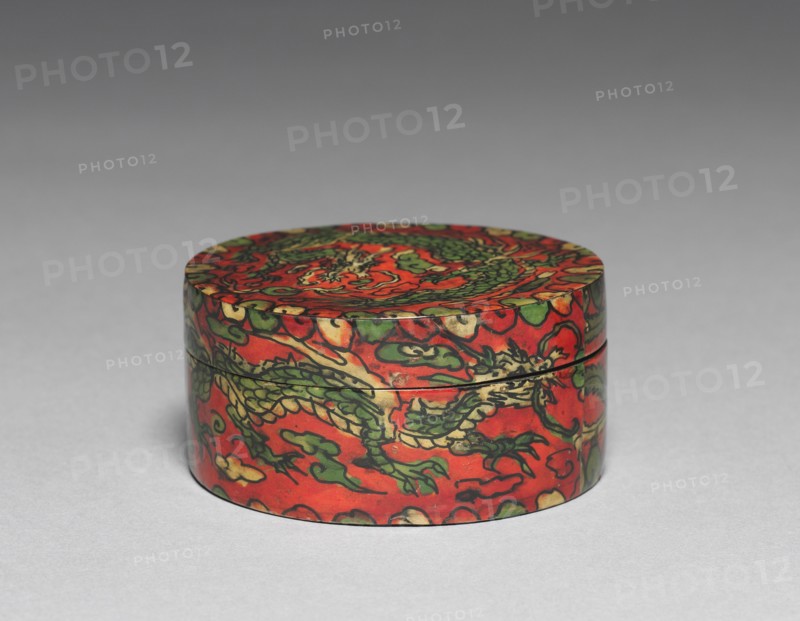 Incense Box with Dragon Design, 1600s-1700s. Korea, Joseon dynasty (1392-1910). Wood carved with under painted oxhorn (Hwagak); diameter: 7.2 cm (2 13/16 in.); overall: 3.6 cm (1 7/16 in.).