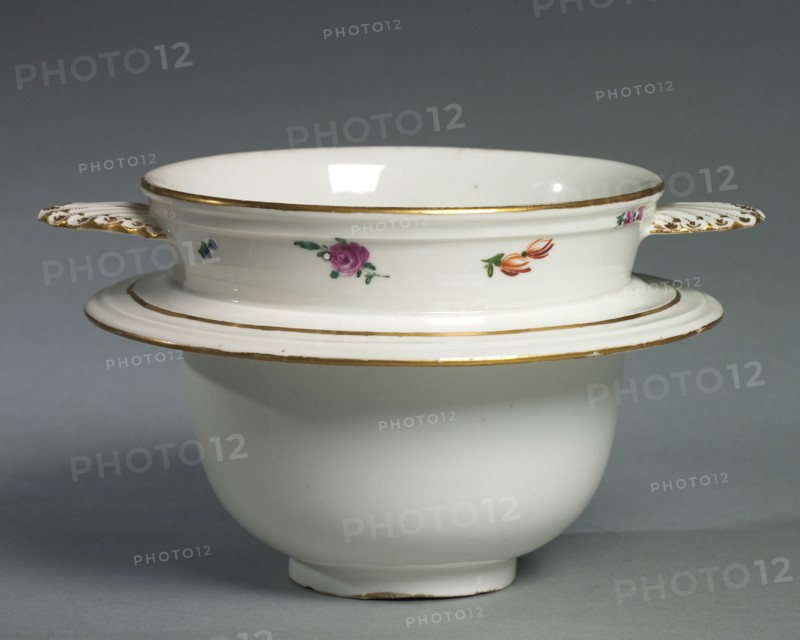 Food Warmer (Veilleuse) [Food Container], c. 1758- 1760. Meissen Porcelain Factory (German), probably by Georg Christoph Lindemann (German). Porcelain; overall: 23 x 18.2 x 19.6 cm (9 1/16 x 7 3/16 x 7 11/16 in.).