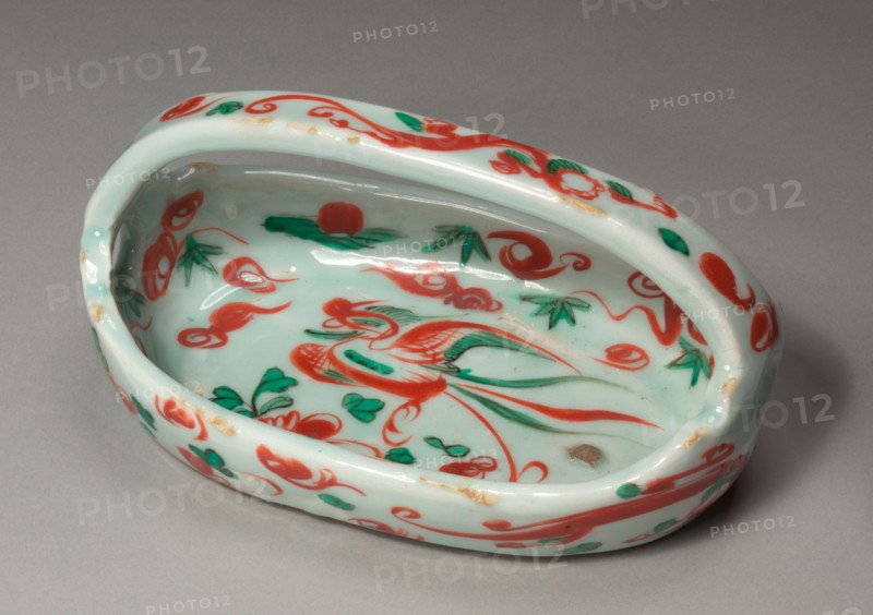 Basket Dish, late 18th- early 19th century. Okuda Eisen (Japanese, 1753-1811). Porcelain with overglaze enamel decoration; overall: 11 x 21.7 x 13.6 cm (4 5/16 x 8 9/16 x 5 3/8 in.).