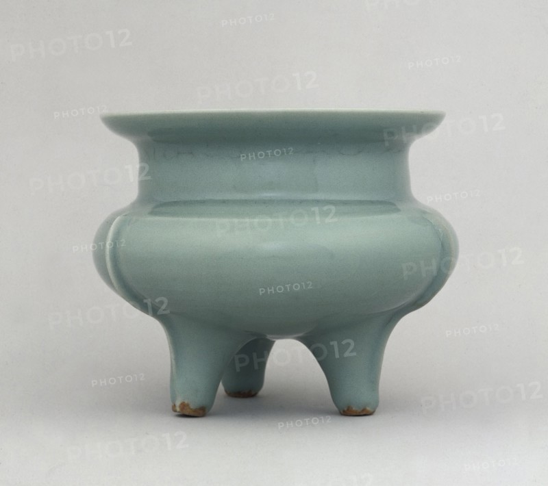 Incense Burner in the Form of Archaic Li:  Longquan Ware, 13th Century. China, Zhejiang province, Southern Song dynasty (1127-1279). Glazed porcelain; diameter: 16.2 cm (6 3/8 in.); overall: 13.5 cm (5 5/16 in.).