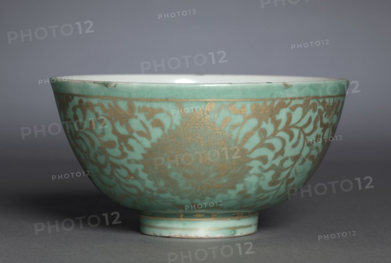 Bowl with Lotus Scrolls, 16th Century. China, Jiangxi province, Jingdezhen kilns, Ming dynasty (1368-1644). Porcelain with burnished and engraved gold (kinrande) decoration on green overglaze enamel; diameter: 6.4 x 12.1 cm (2 1/2 x 4 3/4 in.); overall: 6.1 cm (2 3/8 in.).