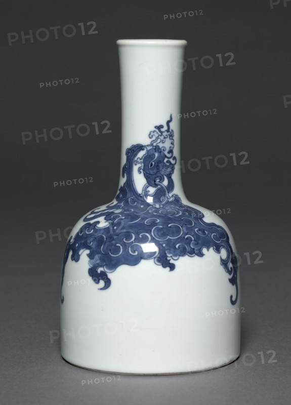 Mallet-Shaped Bottle with Phoenixes, 1662-1722. China, Jiangxi province, Jingdezhen, Qing dynasty (1644-1911), Kangxi mark and period (1662-1722). Porcelain with underglaze blue decoration; diameter: 10.5 cm (4 1/8 in.); overall: 18.5 cm (7 5/16 in.).