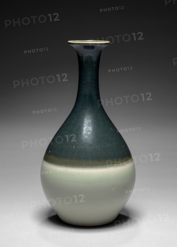 Sake Flask: Arita Ware, Imari Type, 17th century. Japan, Edo Period (1615-1868). Porcelain with underglaze blue and overglaze celadon decoration; overall: 22.6 x 12.1 cm (8 7/8 x 4 3/4 in.).
