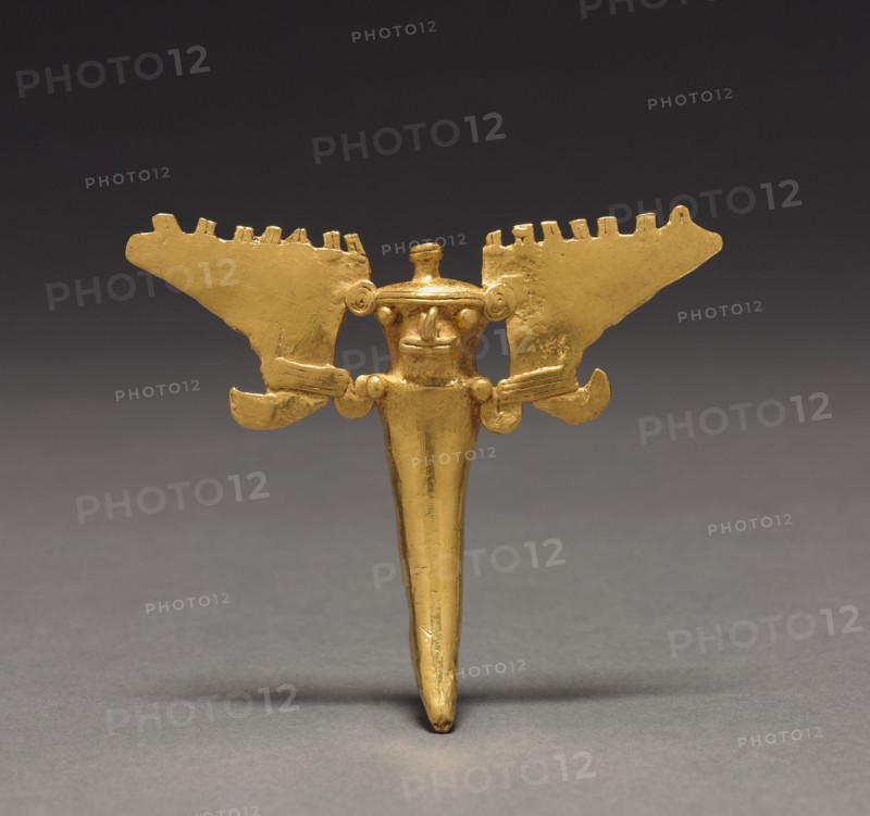 Tusk Figural Pendant, c. 1000-1550. Western Panama, Veraguas-Gran Chiriquí Style, c. 1000-1550. Cast and hammered gold; overall: 8.3 x 9.4 x 1.1 cm (3 1/4 x 3 11/16 x 7/16 in.).