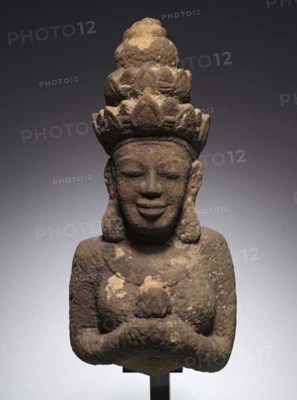 Apsara Bracket, 900s. Vietnam (Champa). Sandstone; overall: 55.9 x 53.3 cm (22 x 21 in.).