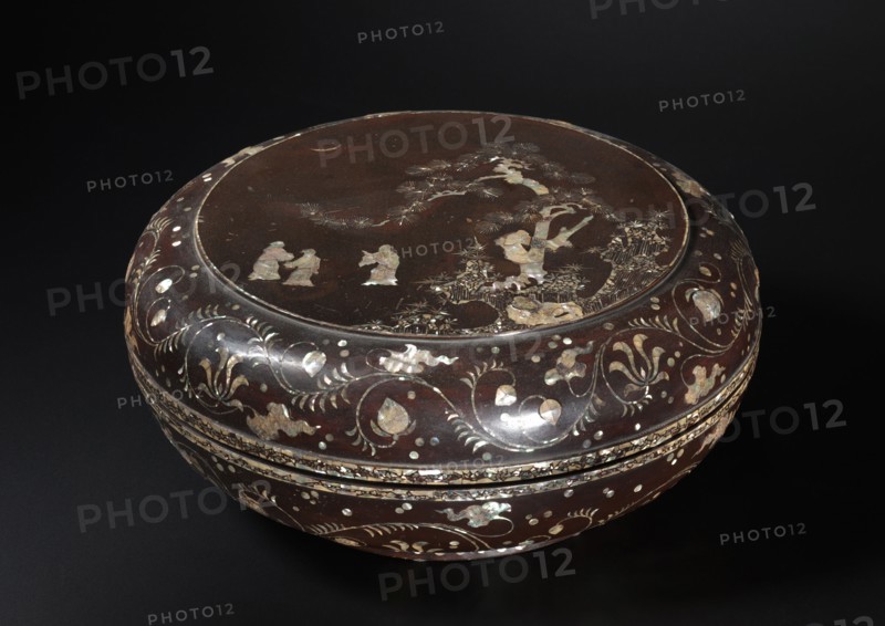 Cylindrical Box, 17th century. Japan, Okinawa Prefecture, Ryukyu Islands, Edo Period (1615-1868). Wood covered with cloth and brown lacquer, with inlaid mother-of-pearl designs; diameter: 34.5 cm (13 9/16 in.).