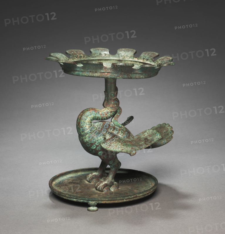 Shallow Basin Supported by a Bird (Bian), early 400s BC. China, Warring States period (475-221 BC). Bronze inlaid with powdered malachite and azurite ; overall: 23.3 cm (9 3/16 in.); diameter of base: 18.3 cm (7 3/16 in.).