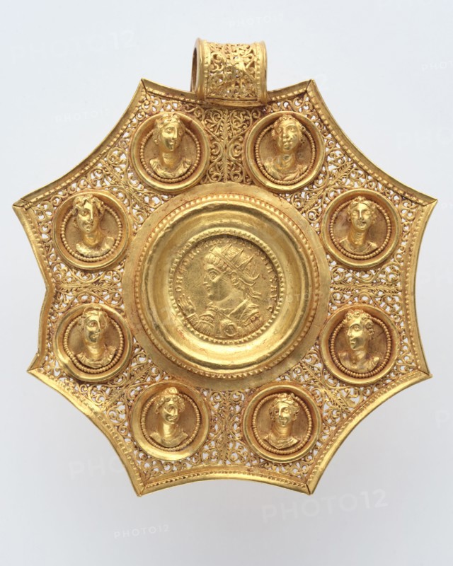 Octagonal Pendant, 324-326. Byzantium, Late Roman, Eastern Mediterranean, (probably Sirium or Nicomedia), Byzantine period. Gold; overall: 9.7 x 9.4 x 1.7 cm (3 13/16 x 3 11/16 x 11/16 in.).