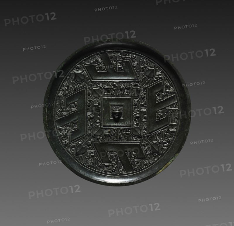 Mirror with Four T's, 300s BC. China, Warring States period (475-221 BC). Bronze; diameter: 10.4 cm (4 1/8 in.); rim: 0.5 cm (3/16 in.).