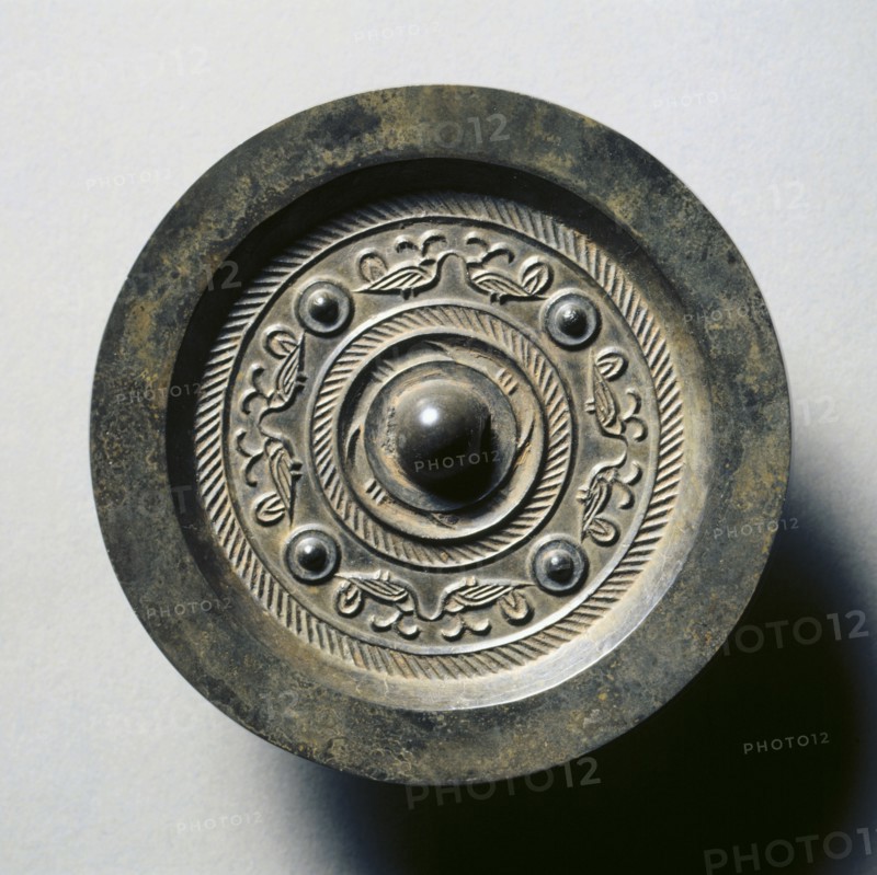 Mirror with Four Nipples and Eight Birds, 1st century BC. China, Western Han dynasty (202 BC-AD 9). Bronze; diameter: 9.6 cm (3 3/4 in.); overall: 1 cm (3/8 in.); rim: 0.7 cm (1/4 in.).