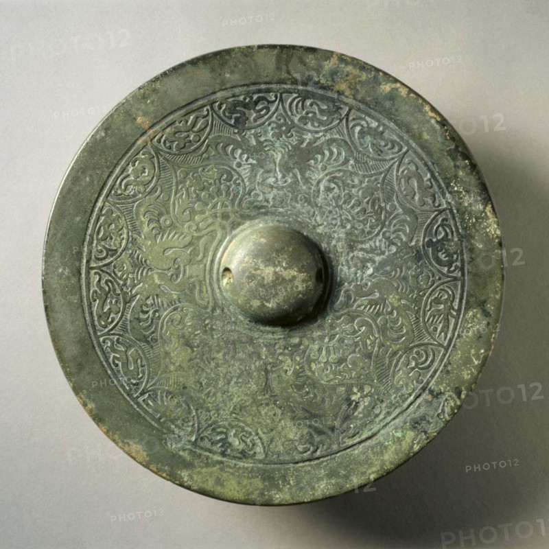 Mirror with Quatrefoil, Paired Phoenixes, and Auspicious Animals, early 3rd -early 4th century. China, Three Kingdoms (221-280) - Western Jin dynasty (265-316). Bronze; diameter: 18.6 cm (7 5/16 in.); overall: 1.2 cm (1/2 in.); rim: 0.4 cm (3/16 in.).