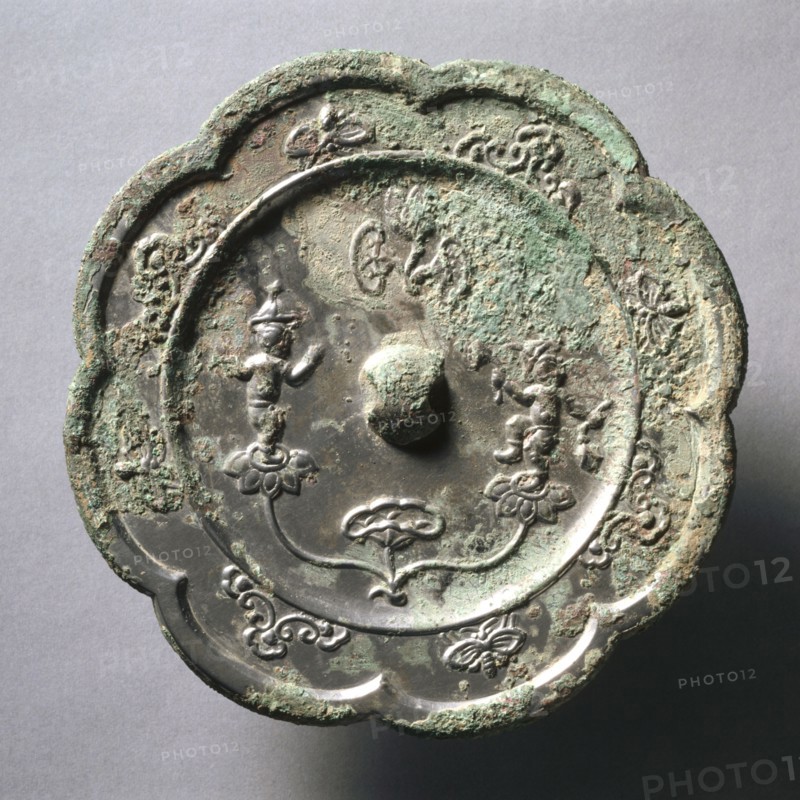 Lobed Mirror with Acrobats on Lotus Blossoms, early 7th Century - early 10th Century. China, Tang dynasty (618-907). Bronze; diameter: 14.1 cm (5 9/16 in.); overall: 0.8 cm (5/16 in.); rim: 0.6 cm (1/4 in.).