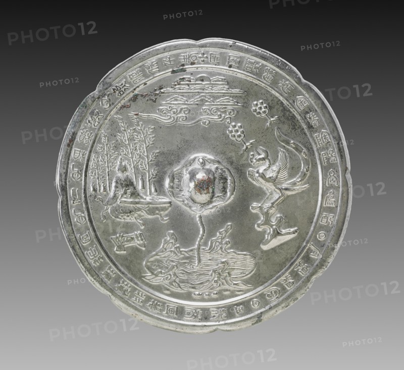 Lobed Mirror with a Tortoise Knob, a Musician, and a Phoenix, late 700s. China, Tang dynasty (618-907). Bronze; diameter: 21.6 cm (8 1/2 in.); overall: 1.2 cm (1/2 in.); rim: 0.6 cm (1/4 in.).