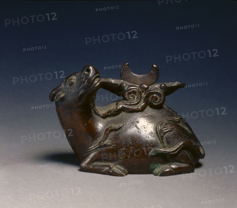 Mirror Stand in the Shape of an Ox, mid 17th Century - early 20th Century. China, Qing dynasty (1644-1911). Bronze; overall: 9.6 x 7.8 cm (3 3/4 x 3 1/16 in.).