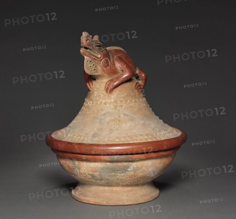 Lidded Bowl with Iguana, c. 600 - 1100. Costa Rica, Southern Nicoya region, 7th-12th century. Ceramic, slip; base: 15.1 x 35 cm (5 15/16 x 13 3/4 in.); lid: 29.9 x 38 cm (11 3/4 x 14 15/16 in.).
