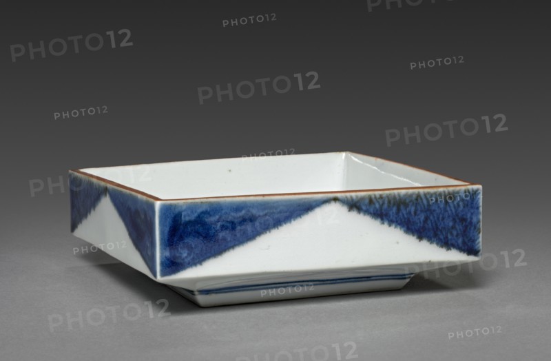 Square Dish with Rock and Tree Design: Arita Ware, 1700s. Japan, Edo period (1615-1868). Porcelain with underglaze blue and overglaze iron decoration; diameter: 11.8 cm (4 5/8 in.).