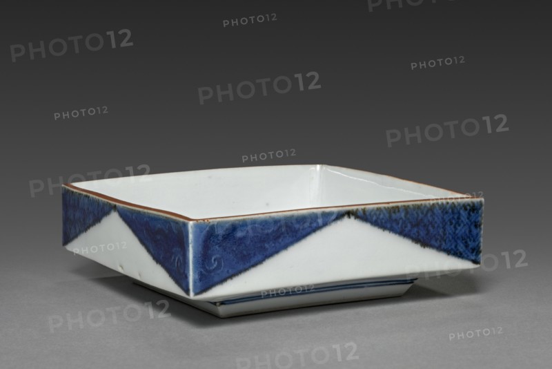 Square Dish with Rock and Tree Design: Arita Ware, 1700s. Japan, Edo period (1615-1868). Porcelain with underglaze blue and overglaze iron decoration; diameter: 11.8 cm (4 5/8 in.).