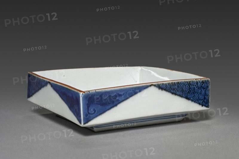 Square Dish with Rock and Tree Design: Arita Ware, 1700s. Japan, Edo period (1615-1868). Porcelain with underglaze blue and overglaze iron decoration; diameter: 11.8 cm (4 5/8 in.).