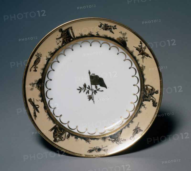 Dinner Plate, c.1805. Probably by Guérhard et Dihl (French). Porcelain; diameter: 23 cm (9 1/16 in.).