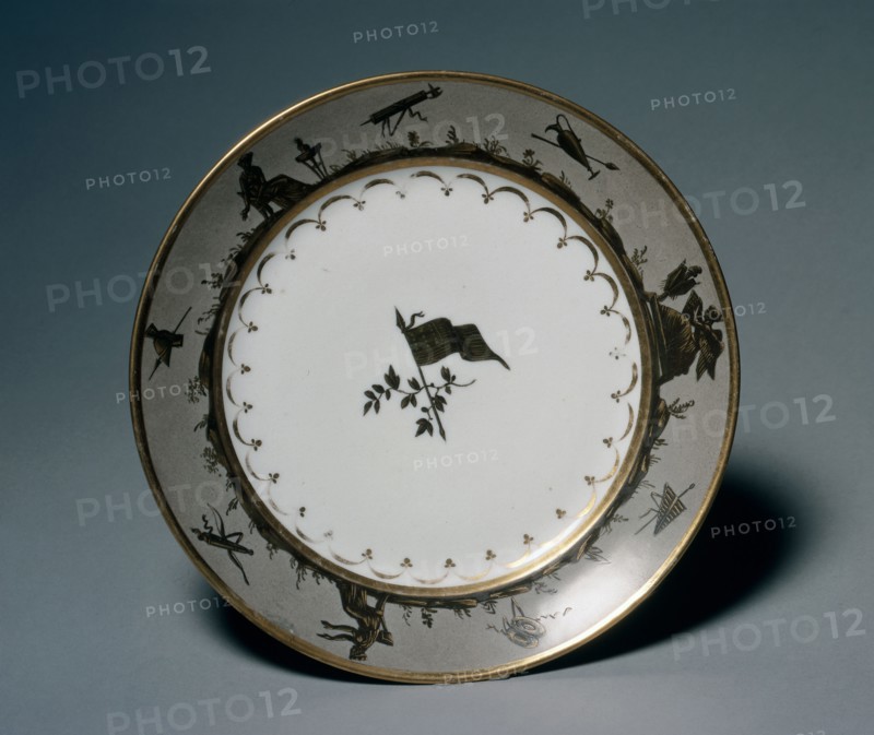 Dinner Plate, c.1805. Probably by Guérhard et Dihl (French). Porcelain; diameter: 23 cm (9 1/16 in.).