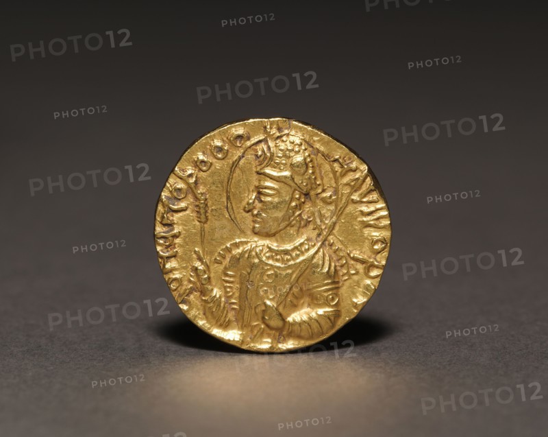 Coin, c. 106-149 AD. India, Mathura, Kushan Period (1st Century-320). Gold; diameter: 2.2 cm (7/8 in.).