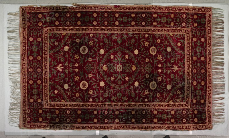 Floorspread with medallion pattern, 1650-1700. India, Gujarat, probably Ahmedabad. Velvet, solid pile and pile-warp substitution: silk; overall: 285 x 165.8 cm (112 3/16 x 65 1/4 in.)