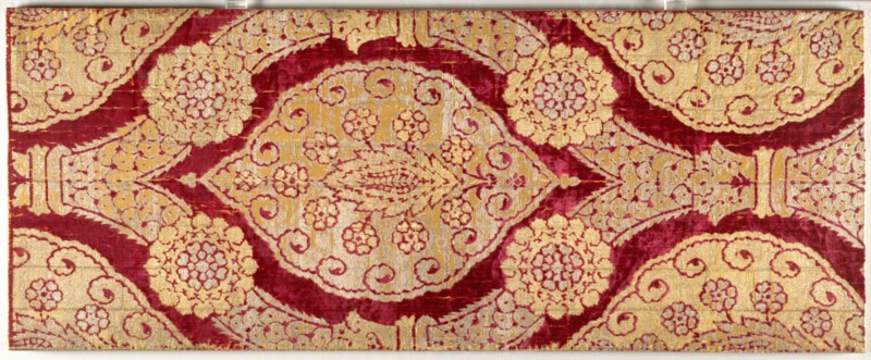 Brocaded velvet with medallions in ogival lattice, late 1500s. Turkey, Istanbul or Bursa. Velvet, brocaded: silk, gilt- and silver-metal thread; overall: 158.2 x 63 cm (62 5/16 x 24 13/16 in.)