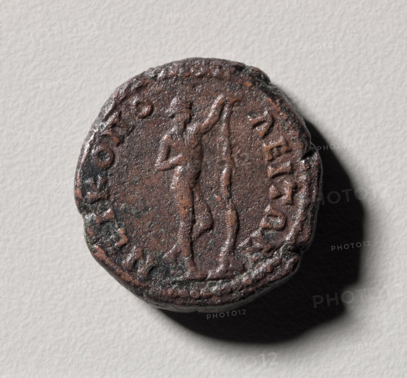 Apollo Sauroktonos (reverse), 138-161. Moesia Inferior, near modern Veliko Tarnovo Bulgaria, 2nd century. Bronze; diameter: 2.5 cm (1 in.).