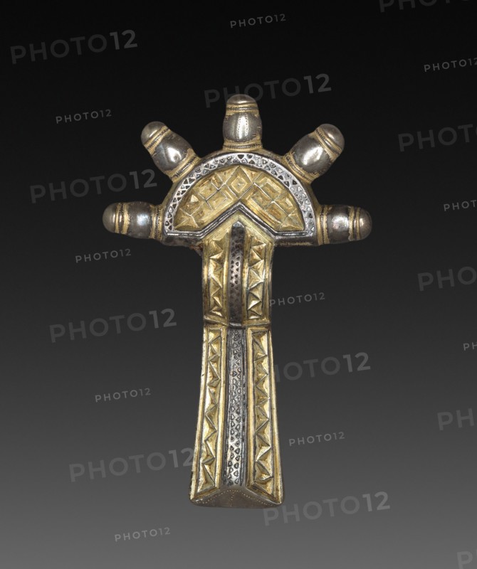 Bow Fibula, 500-550. Alemannic, 6th century. Silver gilt and niello; overall: 7.7 x 4.9 x 2 cm (3 1/16 x 1 15/16 x 13/16 in.)